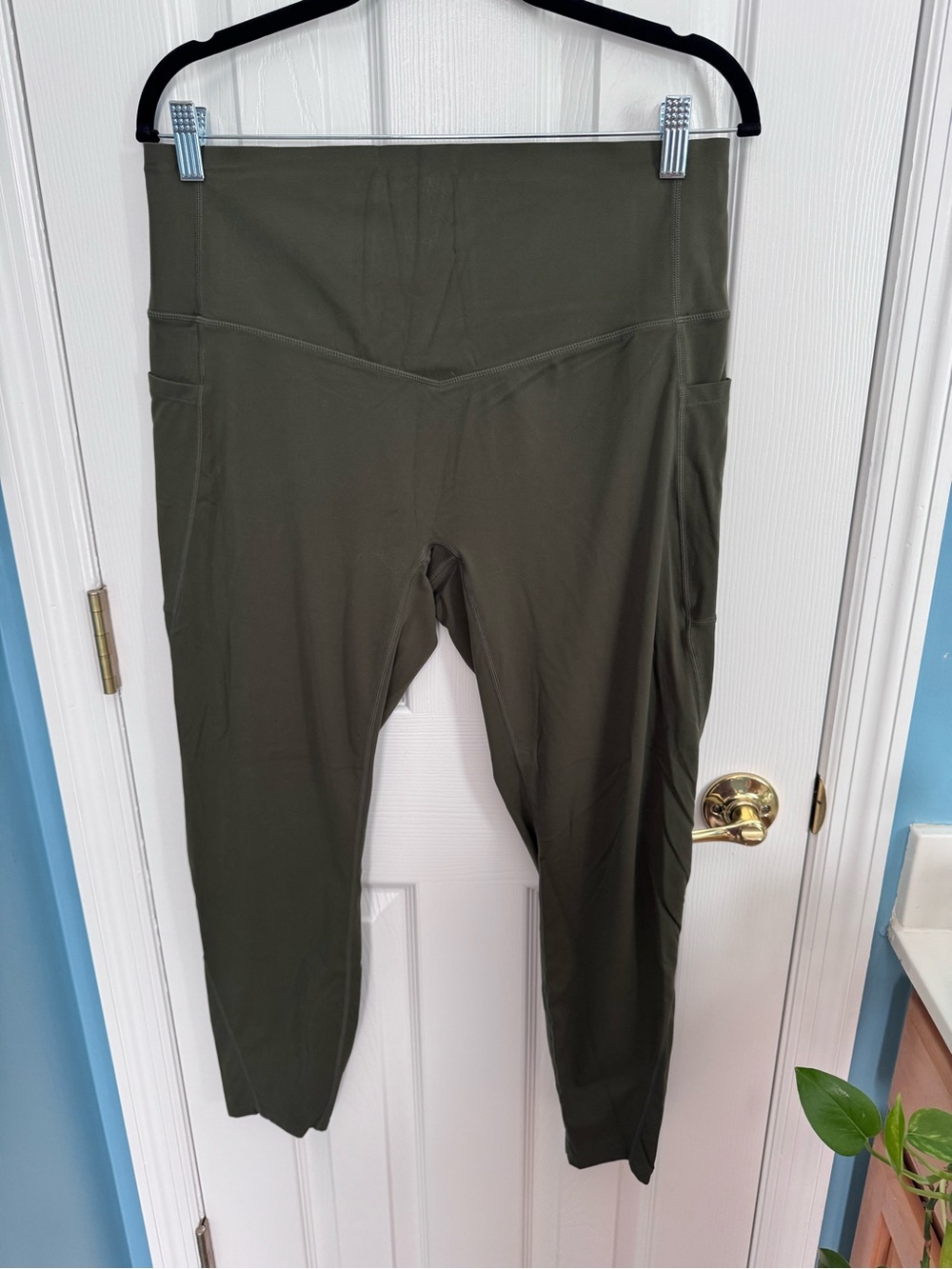HALARA High Waist Tummy Control Side Pocket Leggings In Deep Woodland Green